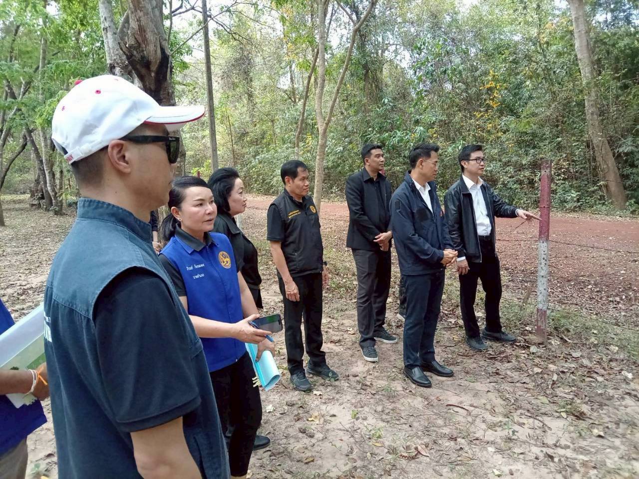 title - ผู้ตรวจราชการ ส.ป.ก. ร่วมลงพื้นที่ตรวจสอบข้อเท็จจริงและประชุมหารือแนวทางการแก้ไขปัญหาเรื่องร้องเรียน ณ จังหวัดสกลนคร 